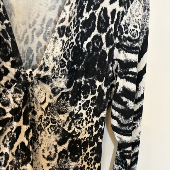 Cache VTG Black and White Animal Print Twist Front Top - Picture 4 of 10